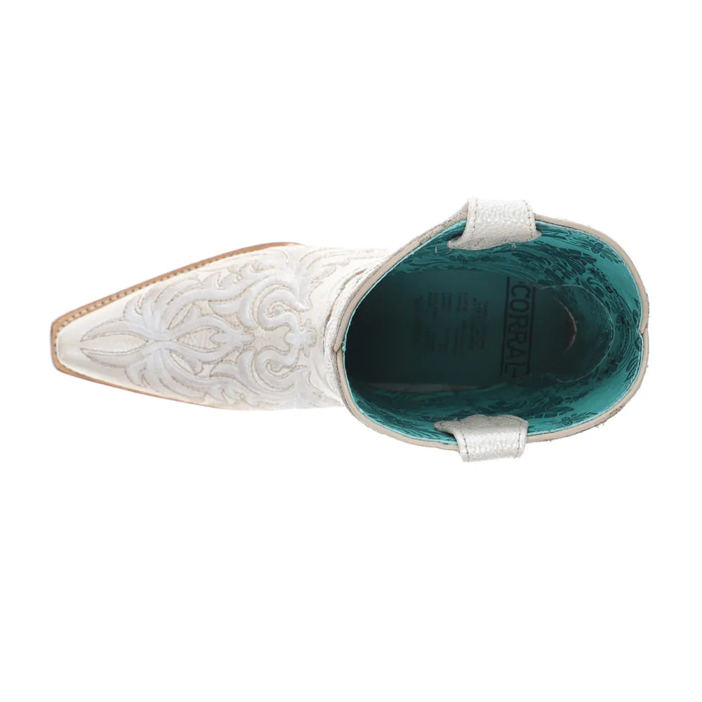 Ankle Embroidered Snip Toe Pull On Cowboy Booties